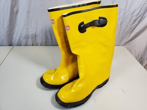 New Pair of Boss size 10 Rubber Boots