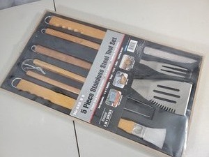New 5 Piece BBQ Tool Set