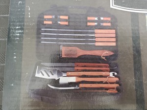 New 18 pc BBQ Tool Set in Plastic Case