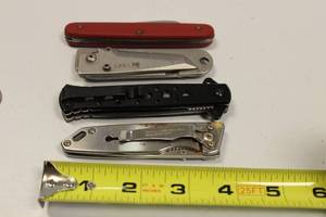 New Old Stuck Lot Of 4 Knives