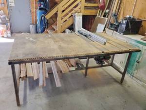 lot 4 image: Delta 10 Contractors Saw And Work Table