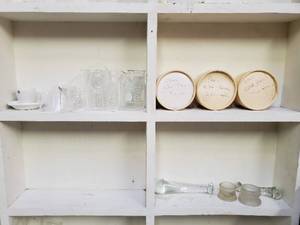 lot 23 image: Contents Of Shelf