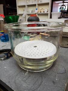 lot 32 image: Pyrex Vacuum Type Lab Glass Desiccator Jar