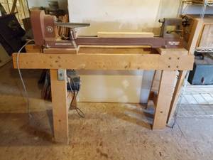 lot 65 image: Rockwell Delta Lathe