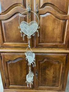 lot 51 image: Metal 3-Tier Heart Shaped Baskets