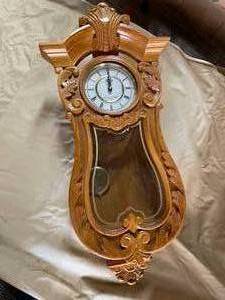 lot 52 image: Clock (Does Not Work)-30 No Broken Pieces