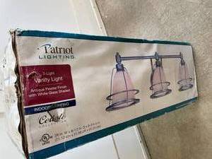lot 59 image: NEW. Patriot Light Never Used
