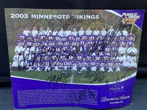lot 62 image: 8x10 2003 Picture Signed By MN Vikings Players