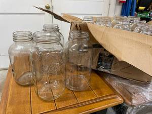 lot 71 image: 14-Half Gallon Canning Jars