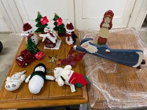 lot 74 image: NEW. Christmas Decor