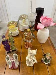 lot 82 image: Beautiful Glass Figures