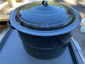lot 113 image: Large Enamel Canning Pot With Jar Holder Inside. Has Been Used Still In Good Condition