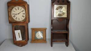 lot 20 image: Three Vintage Clocks