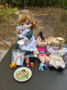 lot 225 image: Vintage 1970s & 80s Dolls-Cabage Patch Kids, Precious Moments & More