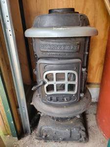 lot 06 image: Vintage Charter Oak Cast Iron Wood Burning Stove