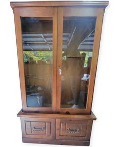 lot 04 image: Beautiful Vintage Hand-Crafted Gun Cabinet-40 x 11 x 75