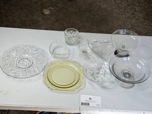 lot 112 image: Beautiful Vintage Glass Collection-Depression Glass & Cut Crystal