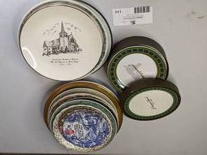 lot 114 image: Beautiful Vintage Souvenir China Collection