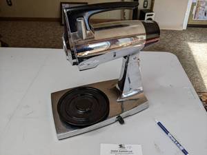 lot 125 image: Vintage 1970s Collectible Stainless Steel Sunbeam Mixmaster