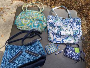 lot 213 image: 3 Vera Bradley Purses and 2 Wallets- NEW w Tags