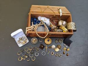 lot 218 image: Hand-Crafted Wooden Box Fill of Jewelry
