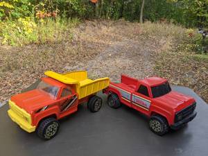 lot 230 image: 2 Vintage Tonka Trucks