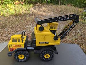 lot 231 image: 1970s Tonka Turbo Diesel Bucket Crane Truck 18 x 8 x 16