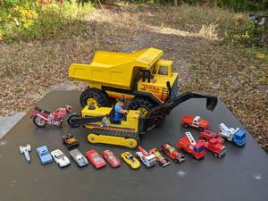 lot 233 image: 19 Vintage Hot Wheeels, ERTL, Matchbox, MC Toy, & Tonka, Die Cast Cars & Trucks