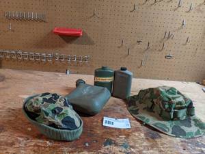 lot 79 image: 3 Vintage Military Canteens & Hats