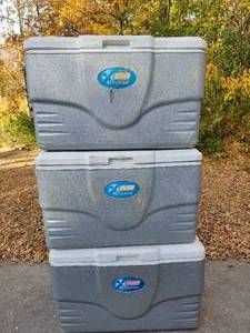 lot 164 image: 3 Coleman Xtreme Coolers