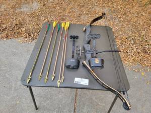 lot 168 image: The Golden Eagle Archery Compound Bow