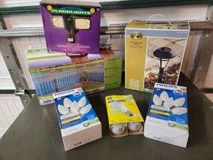 lot 186 image: Assorted Outdoor Light Collection