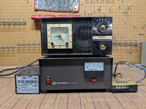 lot 319 image: Vintage Astron SL11A & Vintage Philco Transitone