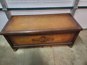 lot 298 image: Vintage Wooden Chest 4218xx18