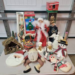 lot 304 image: Assorted Christmas Collection