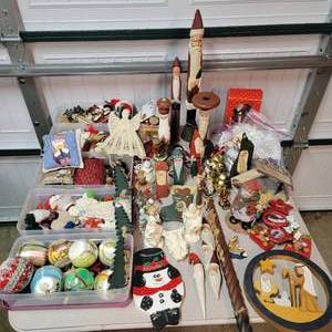 lot 306 image: Assorted Holiday Decorations Collection