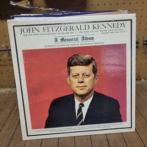 lot 323 image: 45 A Jumbo Vinyl Record Collection I