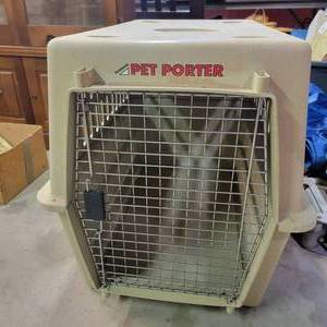lot 326 image: Pet Porter Cage