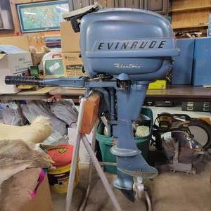 lot 328 image: Evinrude Fleetwin Outboard Motor 7.5hp (Works and Beautiful)