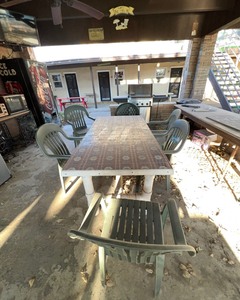 lot 338 image: Unique Table