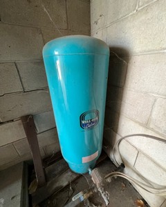 lot 351 image: Well Pressure Tank