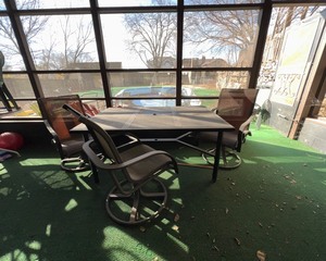 lot 364 image: Patio Set