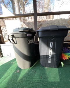 lot 365 image: Trash Bins