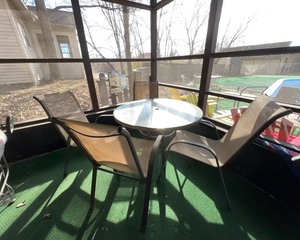 lot 374 image: Patio Table Set
