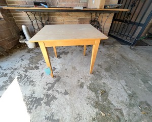 lot 189 image: Wood Table