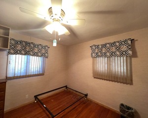 lot 249 image: Window Treatments
