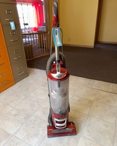 lot 151 image: Shark Vacuum