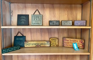 lot 112 image: Home Decor