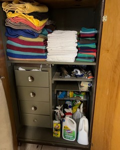 lot 288 image: Closet Contents