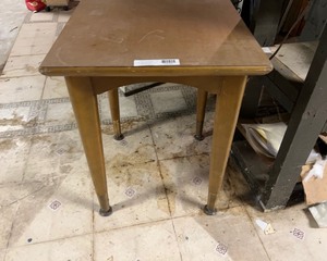 lot 321 image: End Table